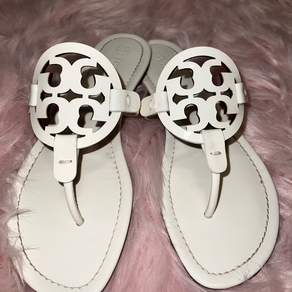 Tory Burch patent thong sandals WHITE